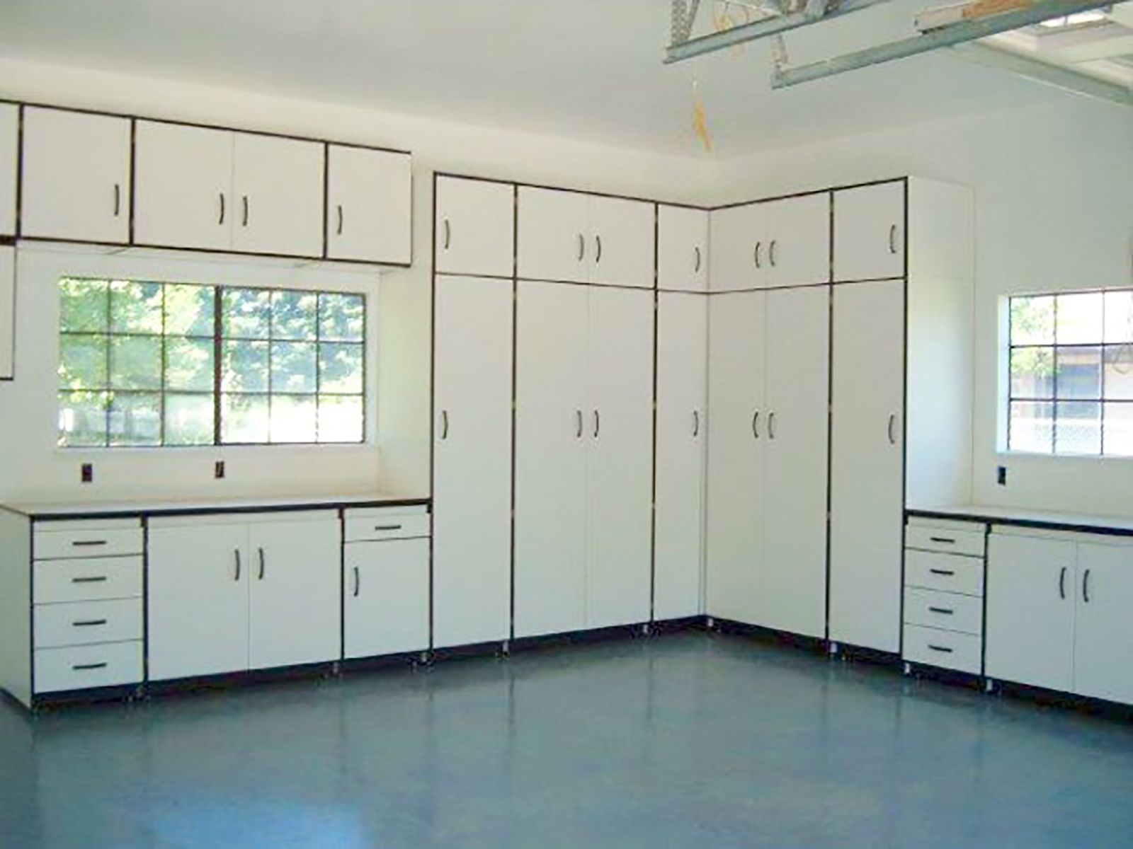 How to Pick the Right Garage Cabinet